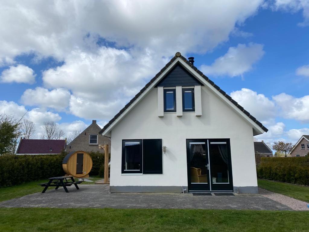 The Frisian Beach House Met Scandinavische Barrel Sauna Villa Tzummarum Luaran gambar